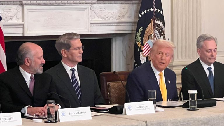 Trump expected to attend White House meeting with crypto CEOs, sources say Trump expected to attend White House meeting with crypto CEOs, sources say